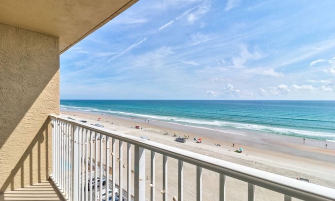 Daytona Beach Shores Condo | Sunrise Seven Deluxe Oceanfront Condo