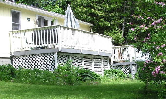 Malletts Bay Cabin | Sunrise, sunset and a beautiful lake view in Mills Point, Colchester