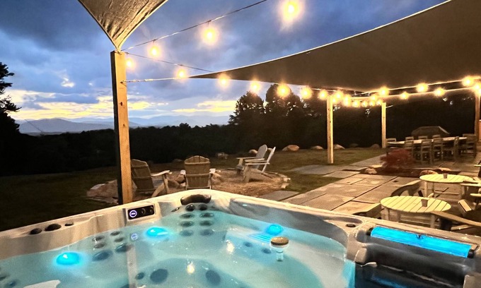 Asheville House | Sunrise & Sunset Views | Hot Tub | Fire pit | Custom patio | Private | Quiet