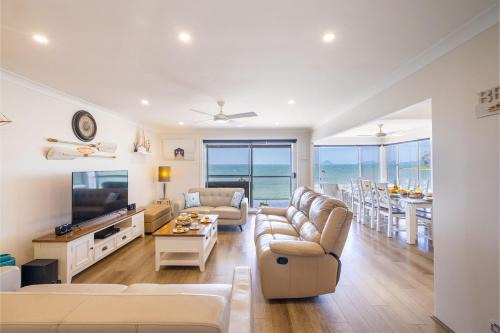 Soldiers Point House | Sunrise Waters 2-63 Soldiers Point Road, stunning waterfront property