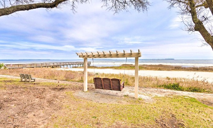 Palmetto Dunes Apartment | Sunroom and Beach Access Hilton Head Condo