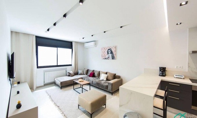 Les Berges du Lac Apartment | Sunset 204 Luxury 2bds with Gym