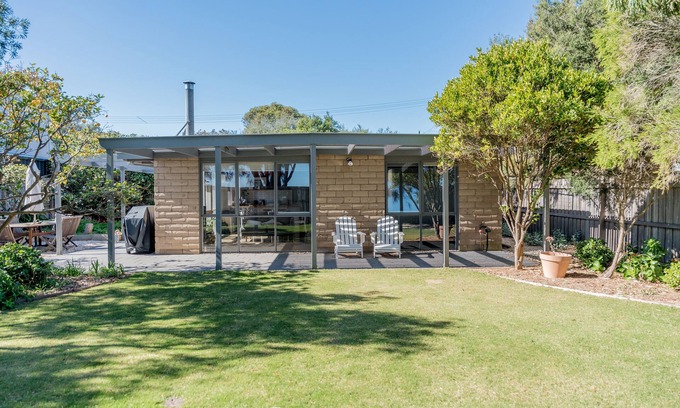 Barwon Heads House | Sunset at the Heads - 3 BR, 2 bathroom house in stunning Barwon Heads