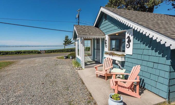 Sequim Cottage | Sunset Bay Cottage - King, jetted tub, Ocean view, Full Kitchen