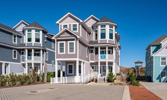 Nags Head House | Sunset Beach House: Great views, private pool, hot tub, pool table & elevator