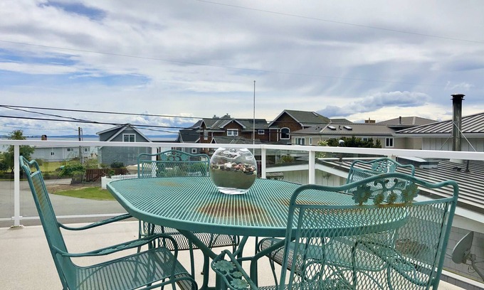 Lagoon Point House | Sunset Beach in Whidbey