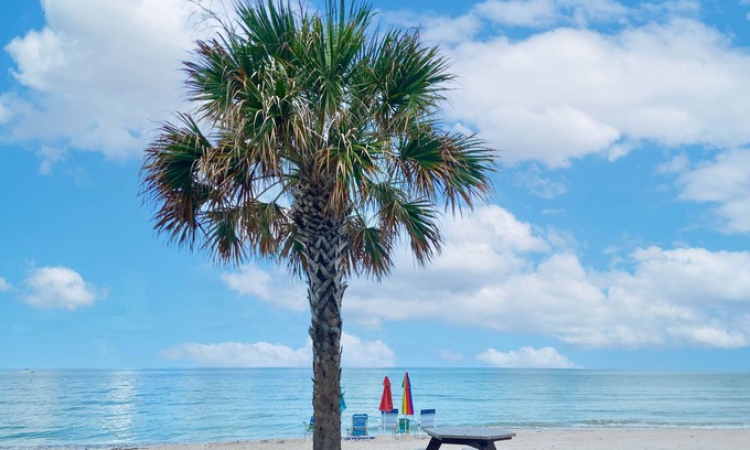 Sunset Beach Condo | Sunset Beach Sunset Chateau Beachfront Wi-Fi Sleeps 4