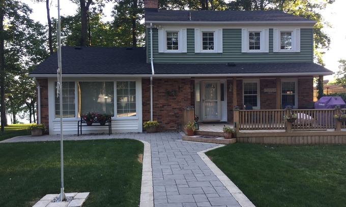 Plympton-Wyoming House | Sunset Bell Lakehouse & Beachfront Retreat - Lake Huron