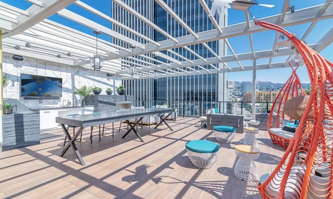 Vernon Apartment | Sunset Blvd 1 Bed Apt in the Heart of Hollywood