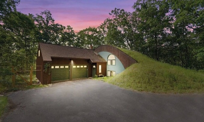Higgins Lake House | Sunset Burrow Retreat in Roscommon, MI - whole house, 3 bed, 2.5 bath!