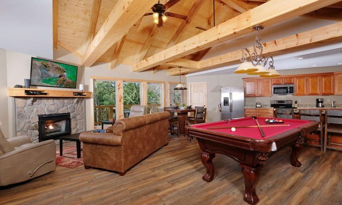 Gatlinburg Cabin | Sunset Chalet - Jawdropping Sunset Views