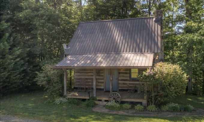 Landrum Cabin | Sunset Cottage at The Adams Family Farm