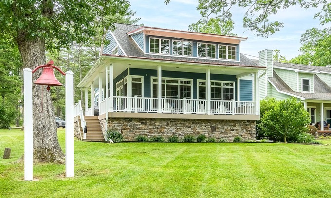 Swanton House | Sunset Cove | Dog Friendly, Lakefront, Dock!