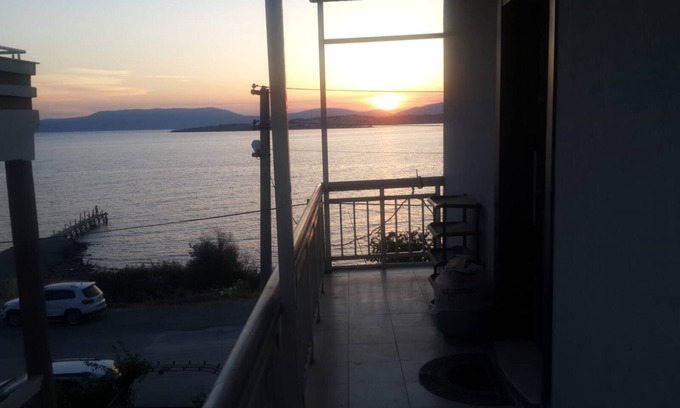 Seferihisar House | Sunset, Denize sıfır yazlık çatı dubleks ev