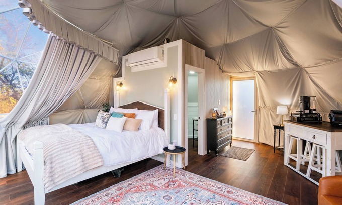 Hopkins County House | Sunset Dome at Grace Acresn