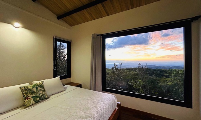 La Lindora Cabin | Sunset & Gulf View Casita with Hot Tub