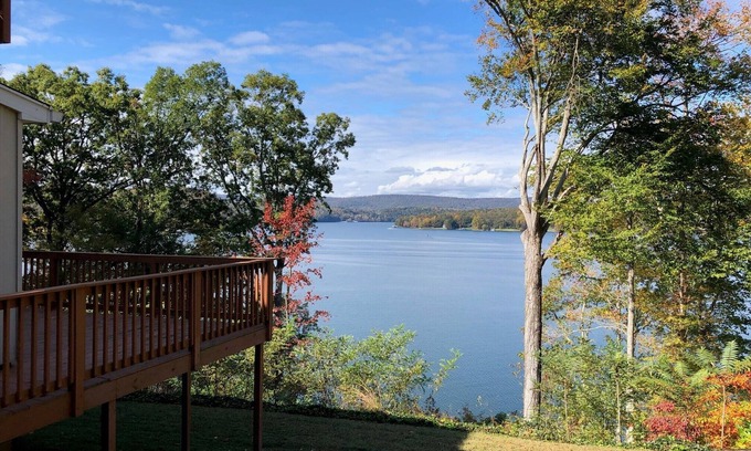 Spring City House | Sunset Hills on Watts Bar Lake