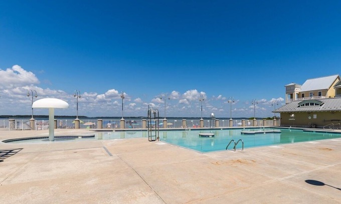 Sunset Island Condo | Sunset Island 2 Hidden Cove Way, Unit 2E, Luxurious 3BR condo, FREE WIFI!