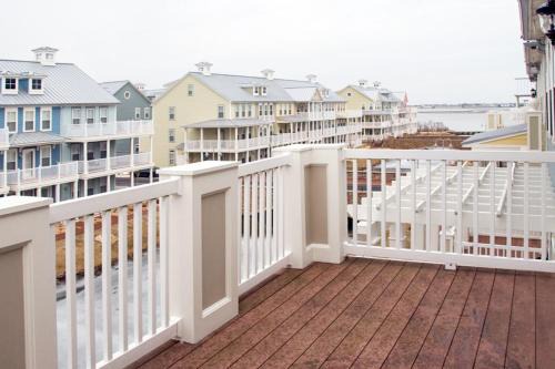 Sunset Island House | Sunset Island - 3 Canal Side Mews