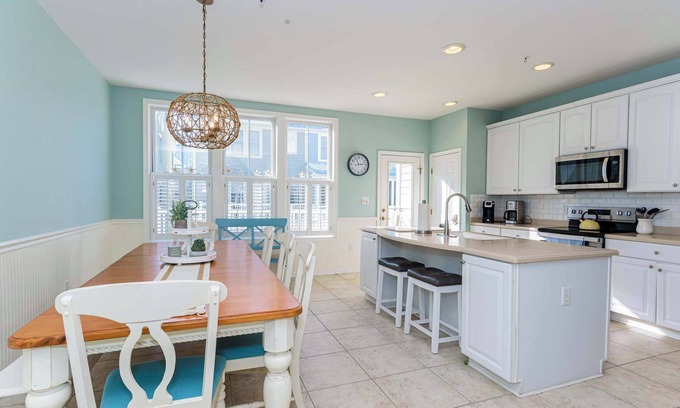 Sunset Island House | Sunset Island - 5 BR, Sleeps 12, 2 pools