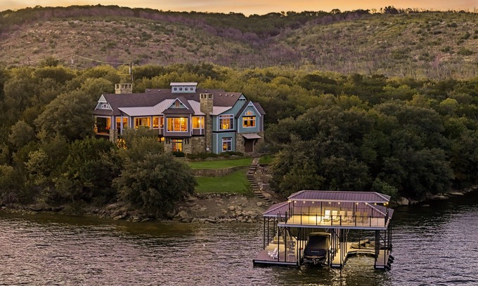 Graham House | Sunset Manor- with a DOCK & HOT TUB!