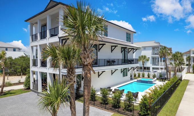 Miramar Beach House | Sunset Mirage by AvantStay | Walk to Miramar Beach