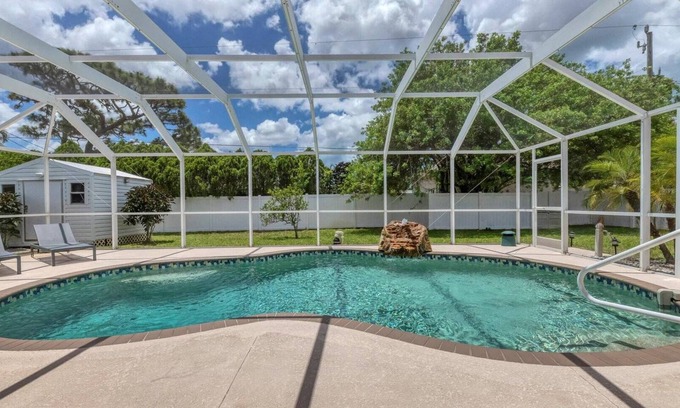Englewood East House | Sunset Oasis Englewood 2 Bedroom Private Pool Home Fully Fenced Yard- Dog friendly