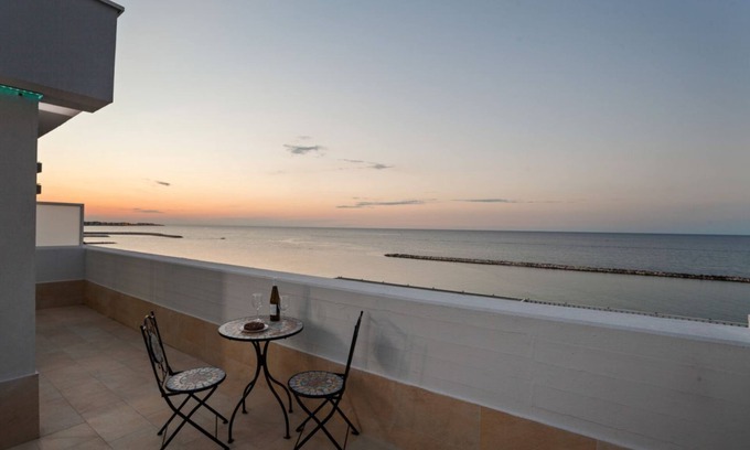Municipio 3 Apartment | Sunset over the sea Bari Apartment in airport area
