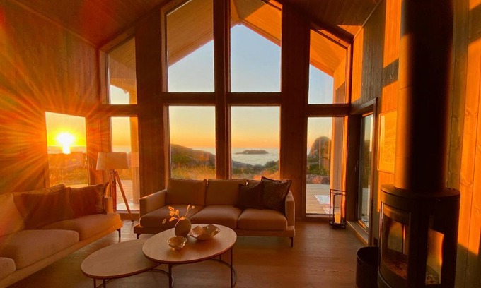 Bostad Ski Chalet | Sunset Panorama - Superior Cabin Lofoten