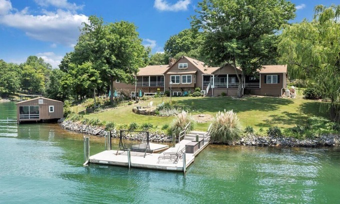 Huddleston House | Sunset Paradise: A Private Retreat. Come Relax, Refresh & Renew!