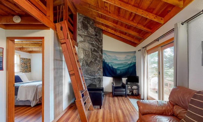 Stone Haven House | Sunset Point Mountaintop Cottage