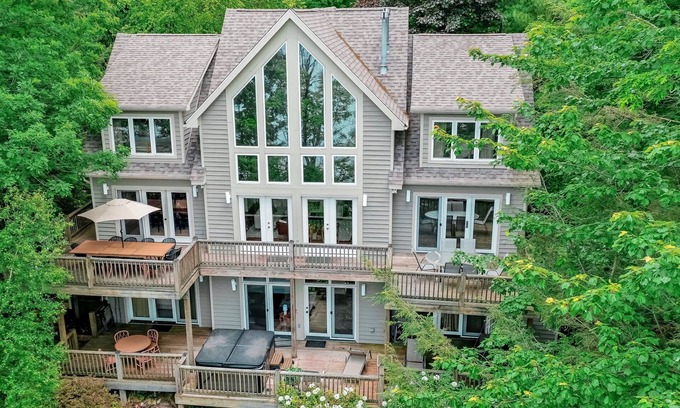 Oakland House | Sunset Pointe | Dock, Hot Tub, Pool Table!