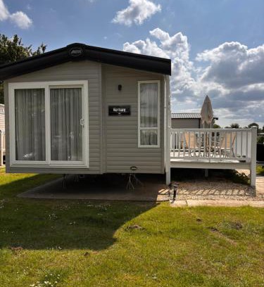 Grimsby Resort | Sunset Retreat
