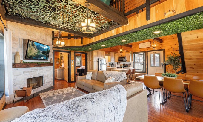 Bryant Cabin | Sunset Ridge cabin 21 miles from Chatt, TN! Indoor pool & hot tub!