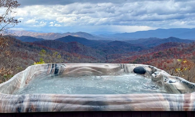 Bryson City Cabin | Sunset Ridge Lodge - Sunset Ridge Lodge - Breathtaking mountain views and