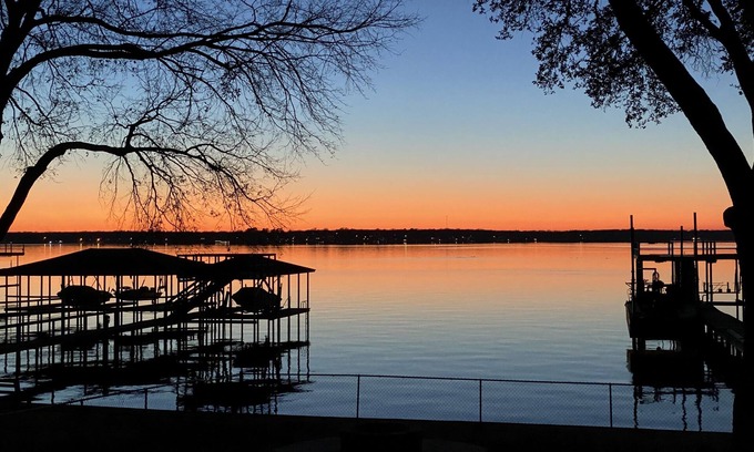 Gun Barrel City House | Sunset View, fully fenced yard, dog friendly