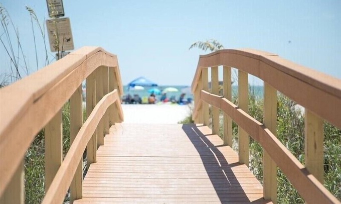 Treasure Island House | Sunset Views & Sandy Toes