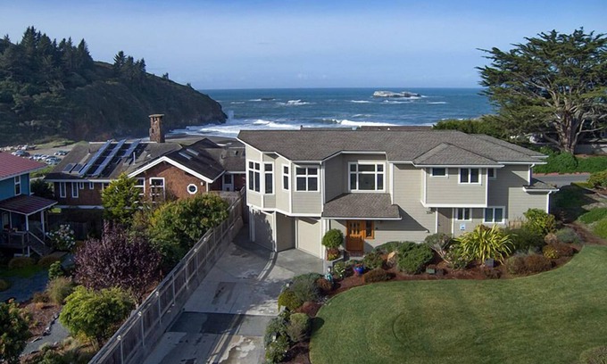 Trinidad House | Sunset Vista - Footsteps to the Beach & Pier!