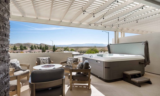 St. George House | Sunsets and Sandcastles: Desert Color Lagoon + Beaches