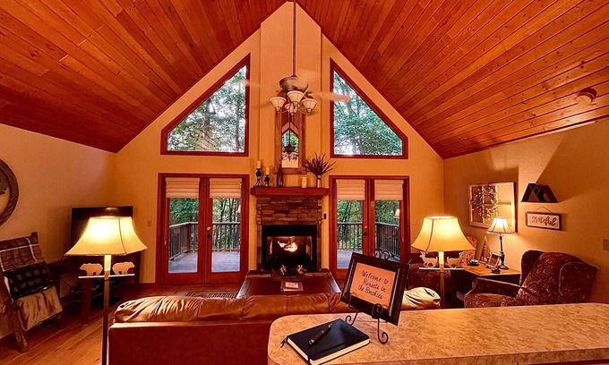 Franklin House | Sunsets in the Smokies. Secluded but not remote. 10 minutes north of Franklin.