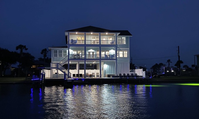 Rockport House | Sunsets | Private Pool & Hot Tub | Outdoor Kitchen | Boat Lift | Views