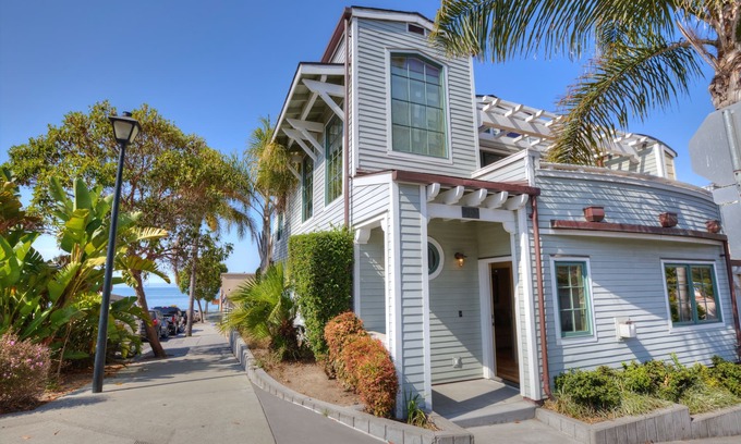 Avila Beach Condo | Sunsetter in Avila Beach - 2 min walk to beach, located in Ocean 17
