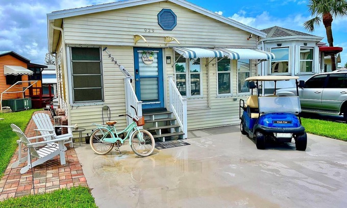 Nettles Island House | Sunshine Beach House - Only a Few Waves Away!