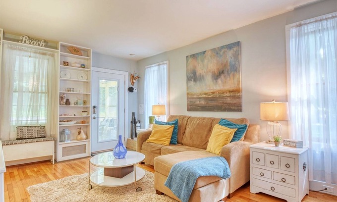Saugatuck House | Sunshine Cottage: Downtown, Screen Porch, Deck, BBQ, Walk to All Activities