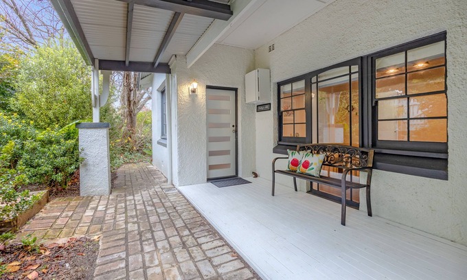 Katoomba Cottage | Sunshine Cottage with private garden, Katoomba