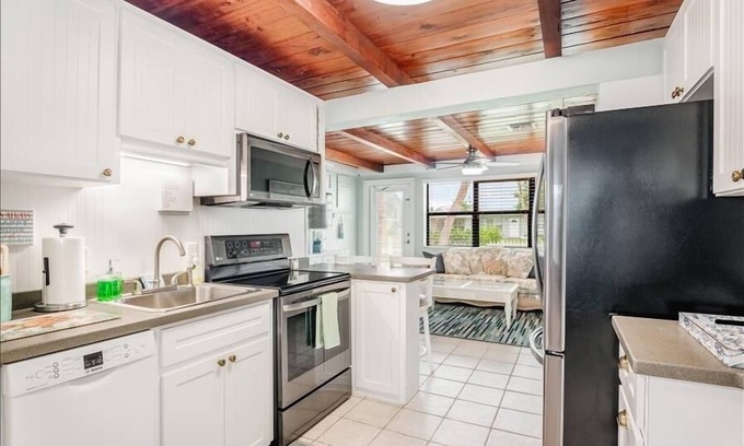 Englewood House | Sunshine Day Dream! 1340 Holiday Drive - Boat trailer parking on-site!