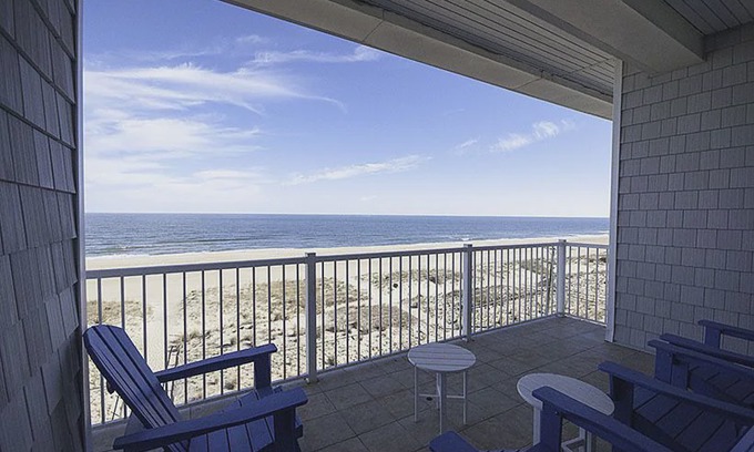 Sandbridge Condo | Sunshine Daydream *Oceanfront!*