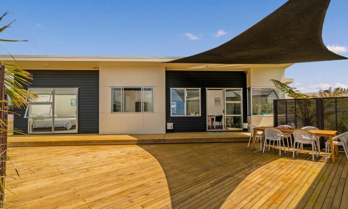 Matarangi House | Sunshine Holidaze - Matarangi Holiday Home