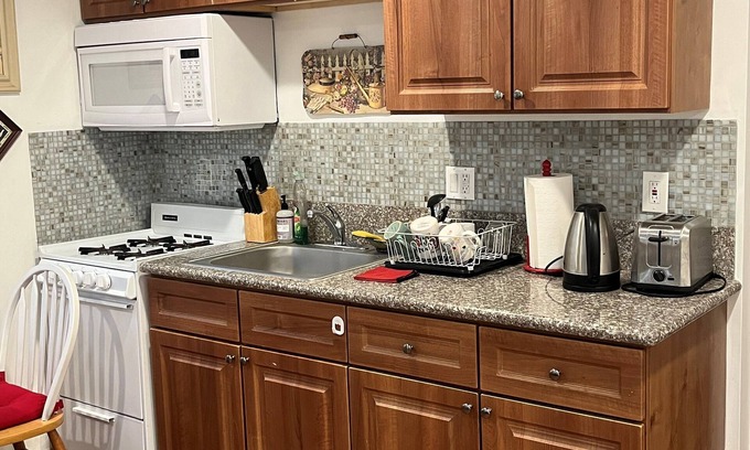 Valley Glen Bed & Breakfast | Sunshine LA BnB