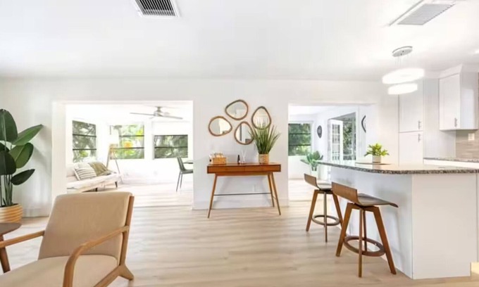 East Naples House | Sunshine Luxe Getaway